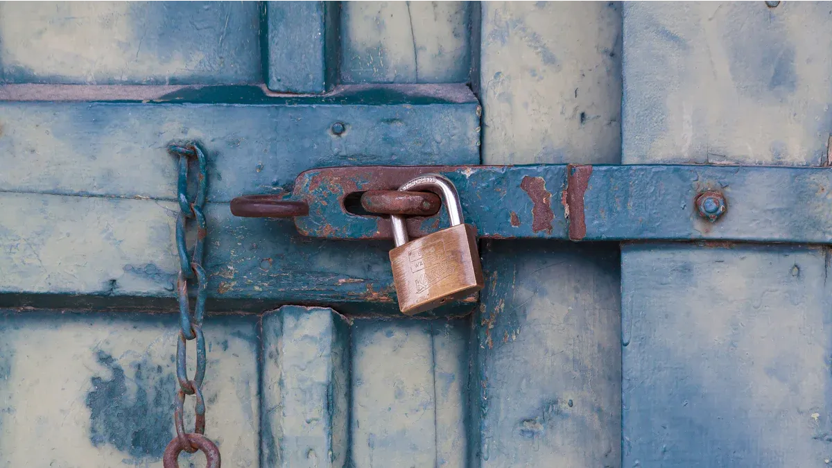 How to Lock an Image in Google Slides: 3 Methods
